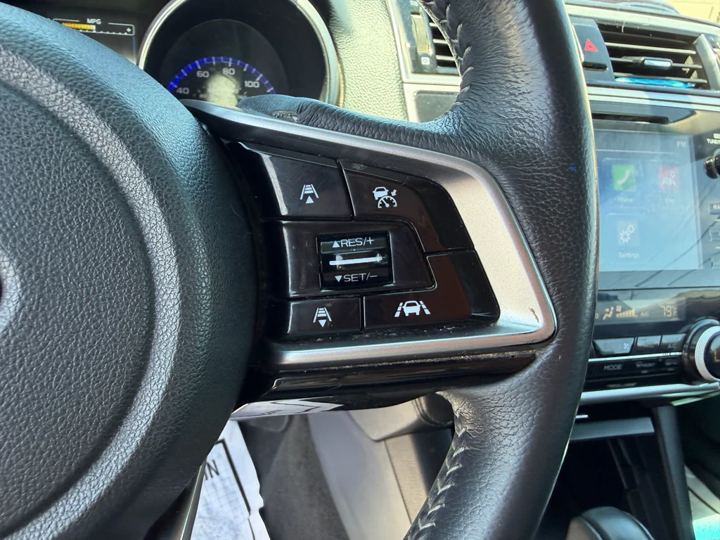 Used 2018 Ice Silver Metallic Subaru Limited image 15