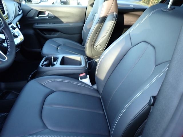New 2026 Red Hot Pearl-Coat Exterior Paint Chrysler Select image 12