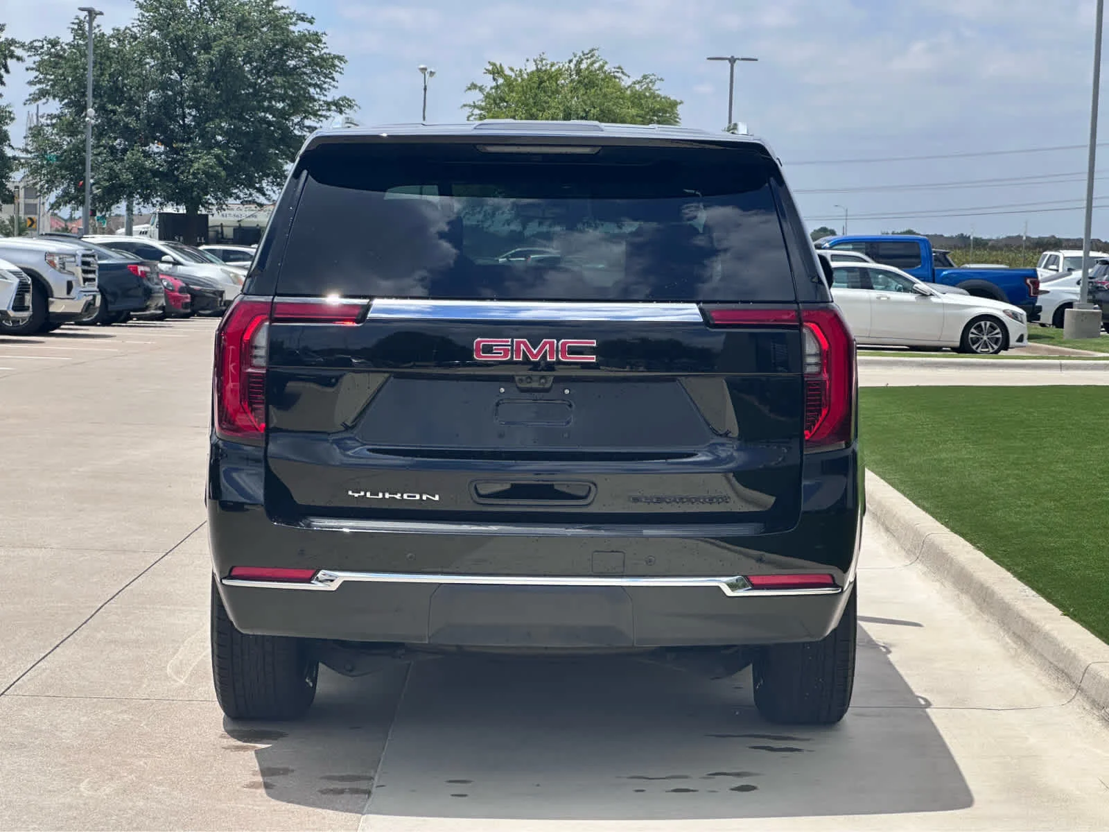Used 2025 Onyx Black GMC Elevation image 6