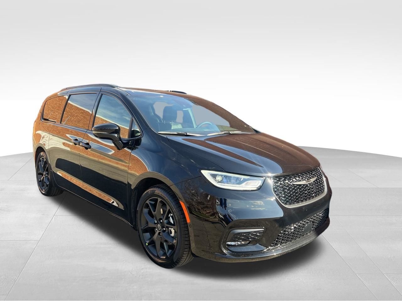 New 2026 Diamond Black Crystal Pearl-Coat Exterior Paint Chrysler Limited image 7