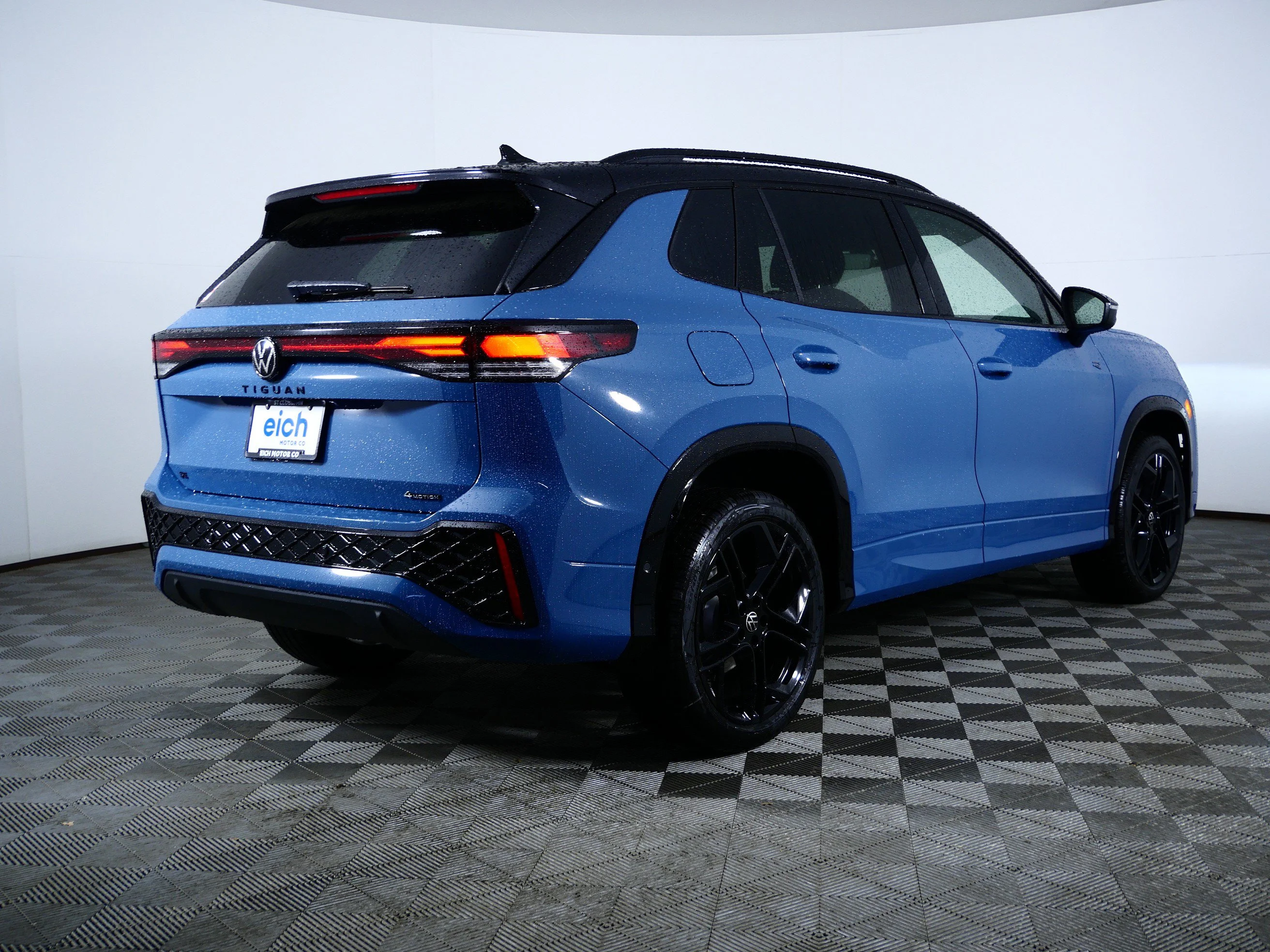 New 2026 Monterey Blue w/Deep Black Roof Volkswagen SE R-Line Black image 7
