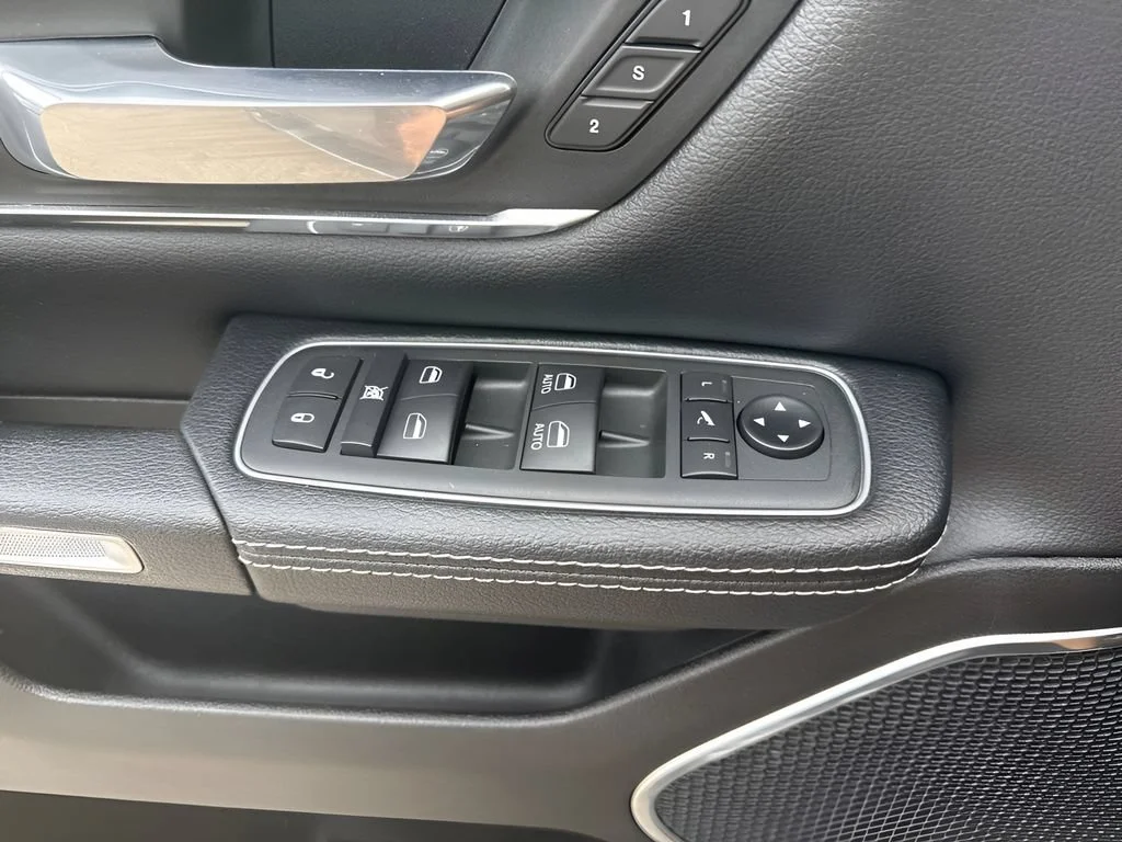 Used 2021  Ram Laramie image 30