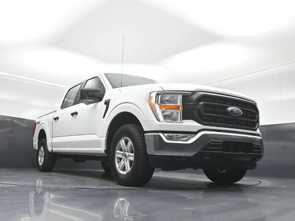 Used 2021 White Ford XL image 39