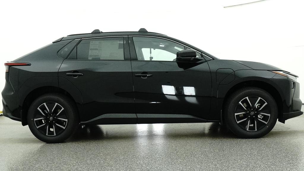 New 2026 Midnight Black Metallic Toyota XLE image 13