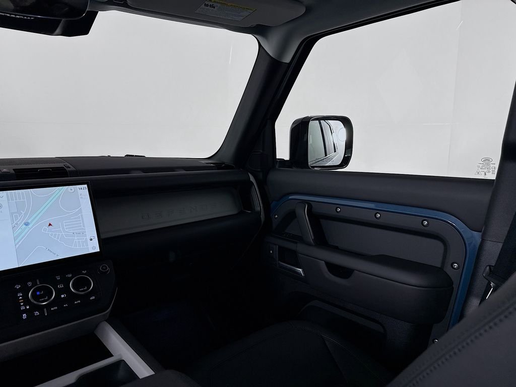 New 2026 Tasman Blue Land Rover S image 25