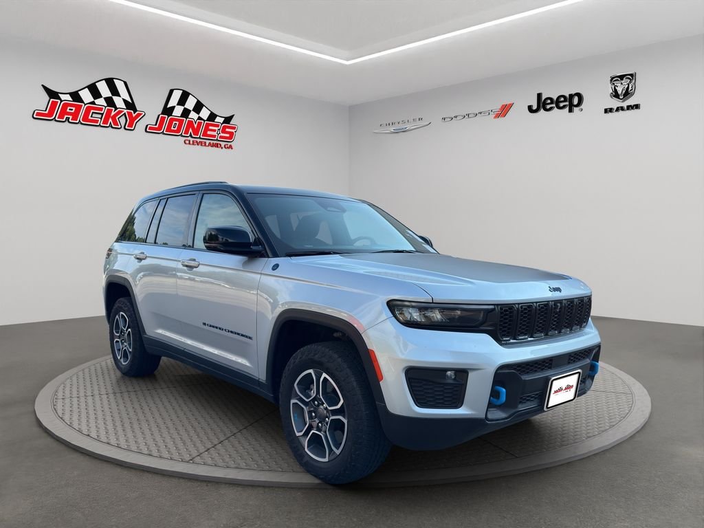 Used 2023 Silver Zynith Jeep Trailhawk image 9