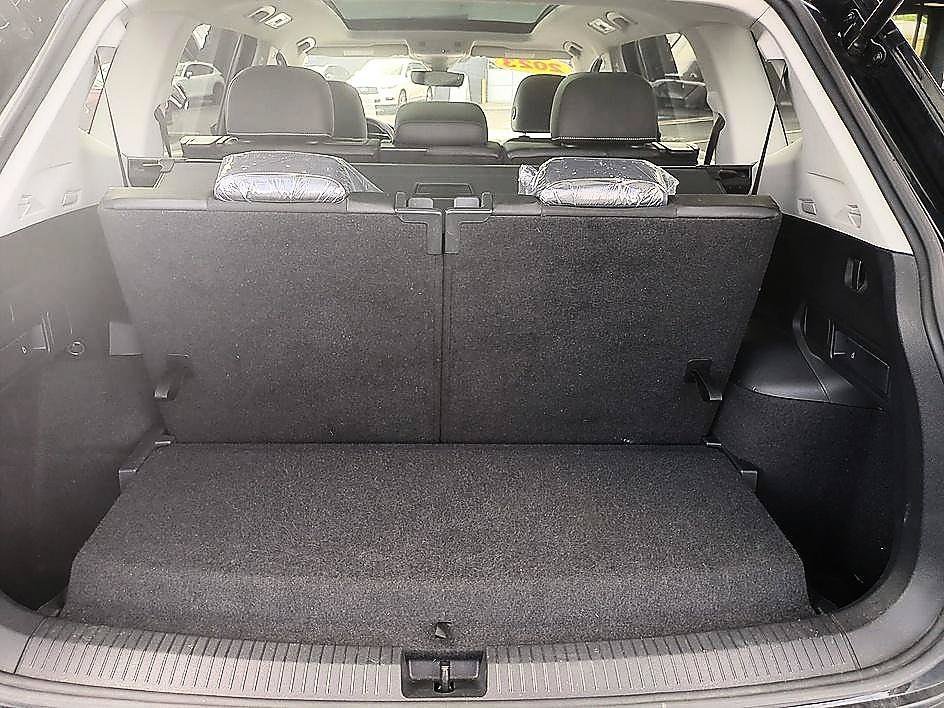 Used 2023 Platinum Gray Metallic Volkswagen SE image 30