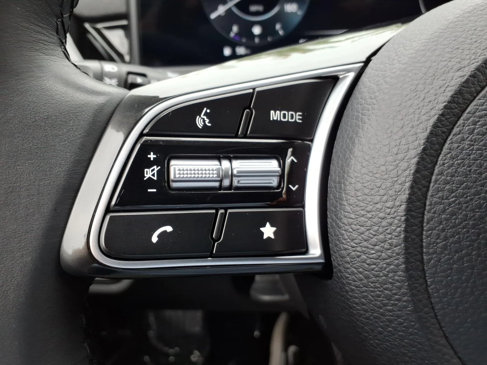 Used 2024 Clear White/Fusion Black Roof Kia S image 22