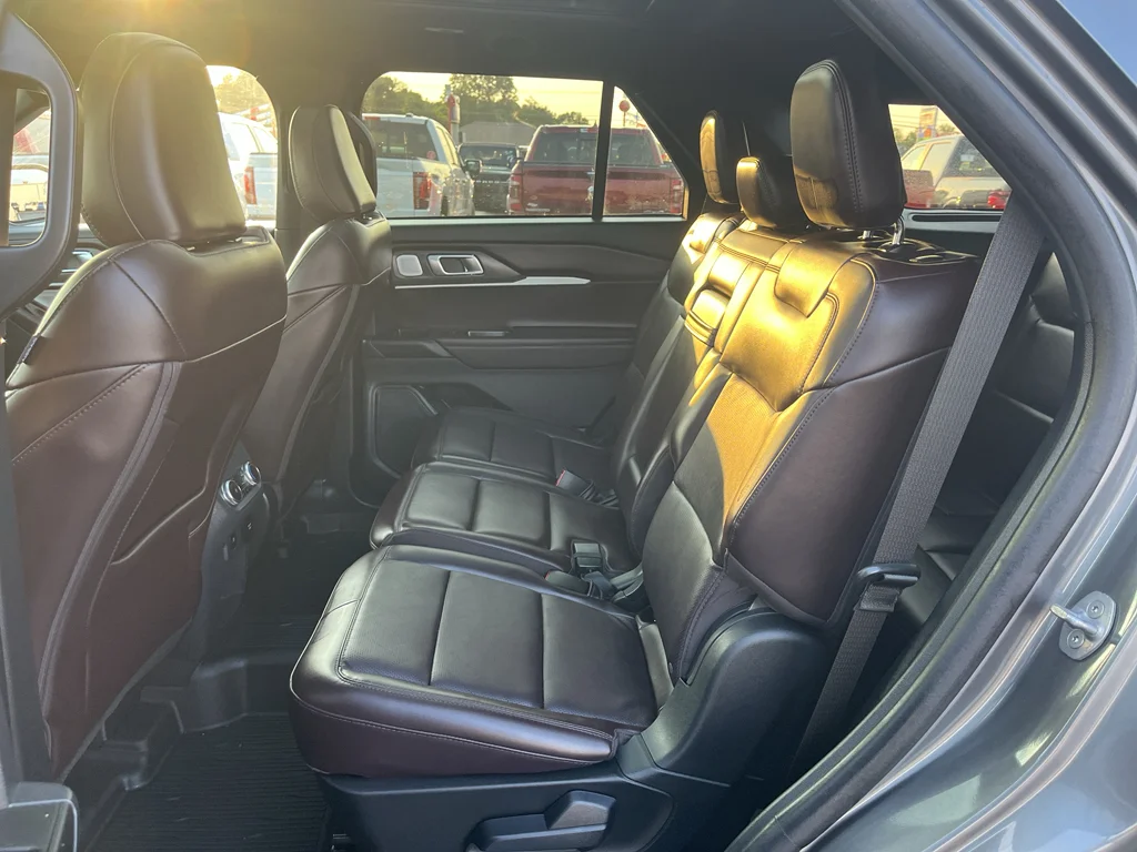 Used 2025 Carbonized Gray Metallic Ford Platinum image 20