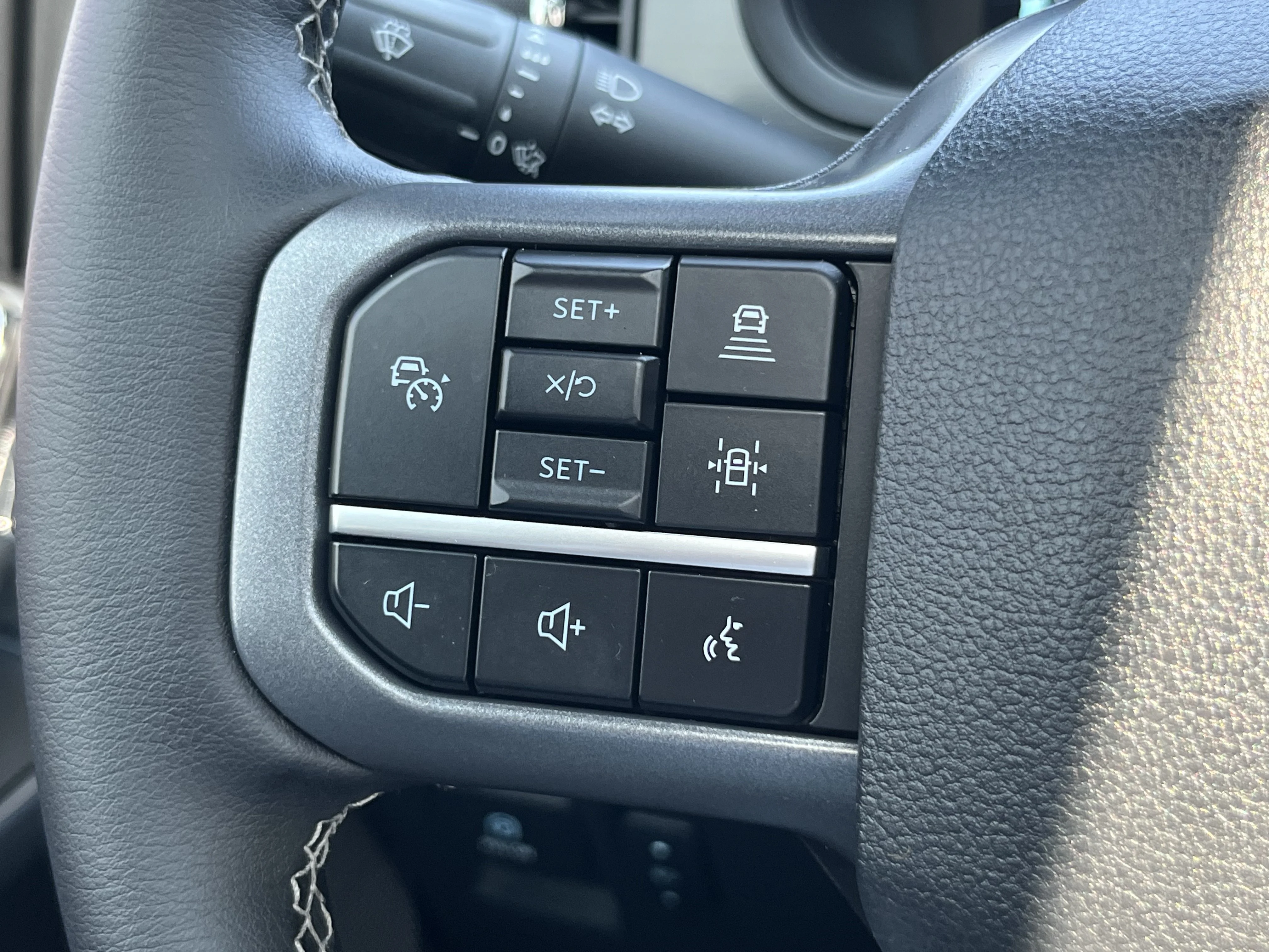 Used 2025 Black Metallic Ford Lariat image 26