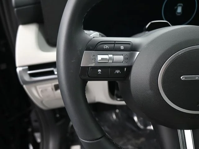 Used 2025 Gray Hyundai SEL Convenience image 19