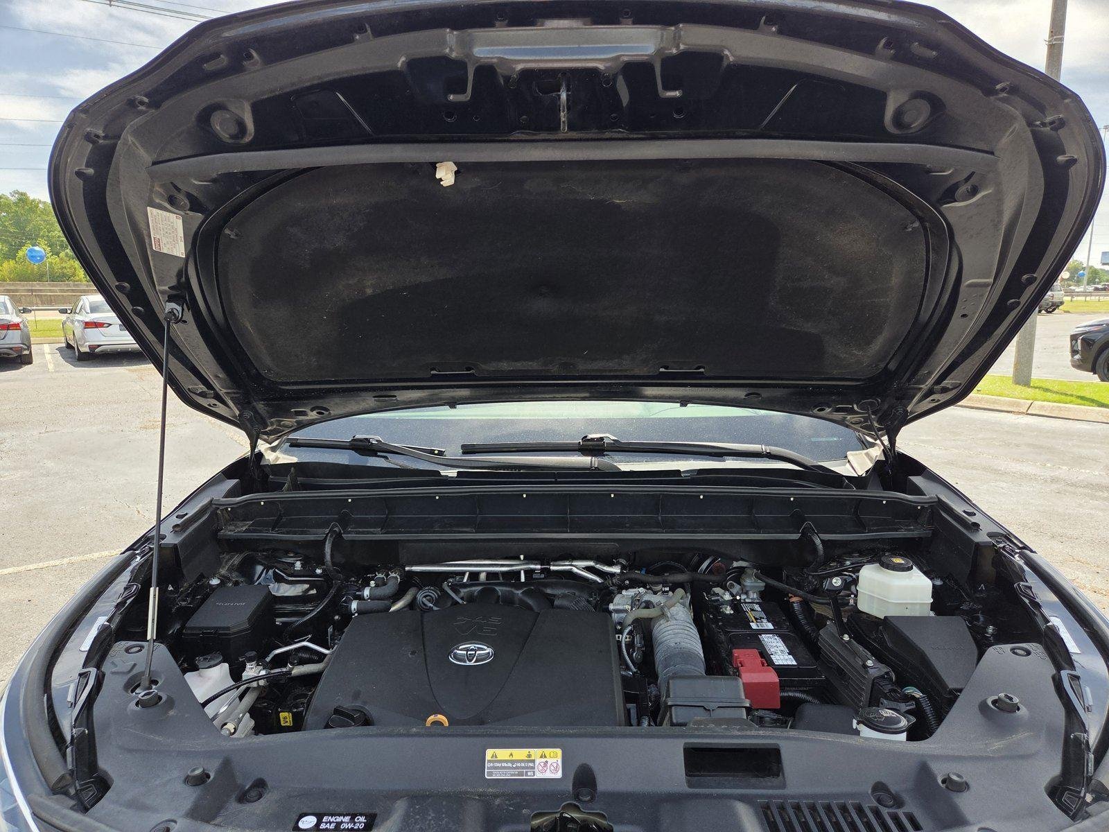 Used 2021 Midnight Black Metallic Toyota XLE image 33