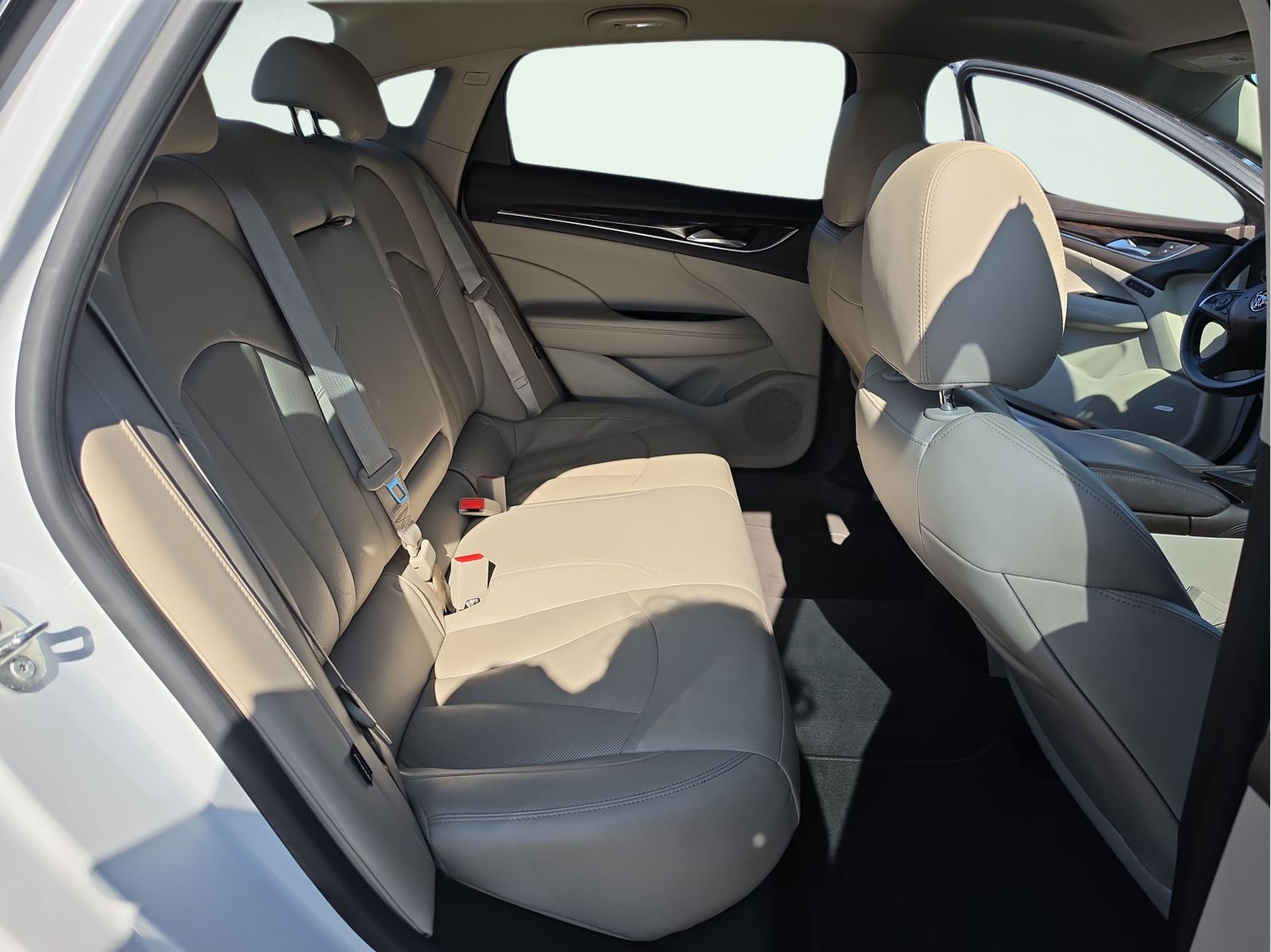 Used 2017 White Buick Essence image 18
