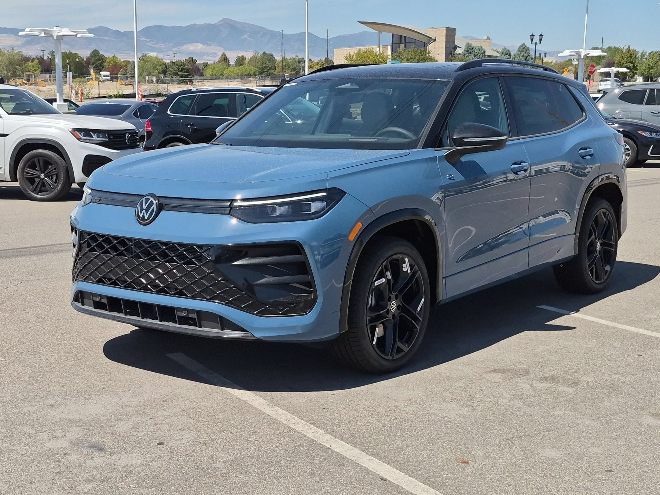 New 2026 Monterey Blue w/Deep Black Roof Volkswagen SE R-Line Black image 8