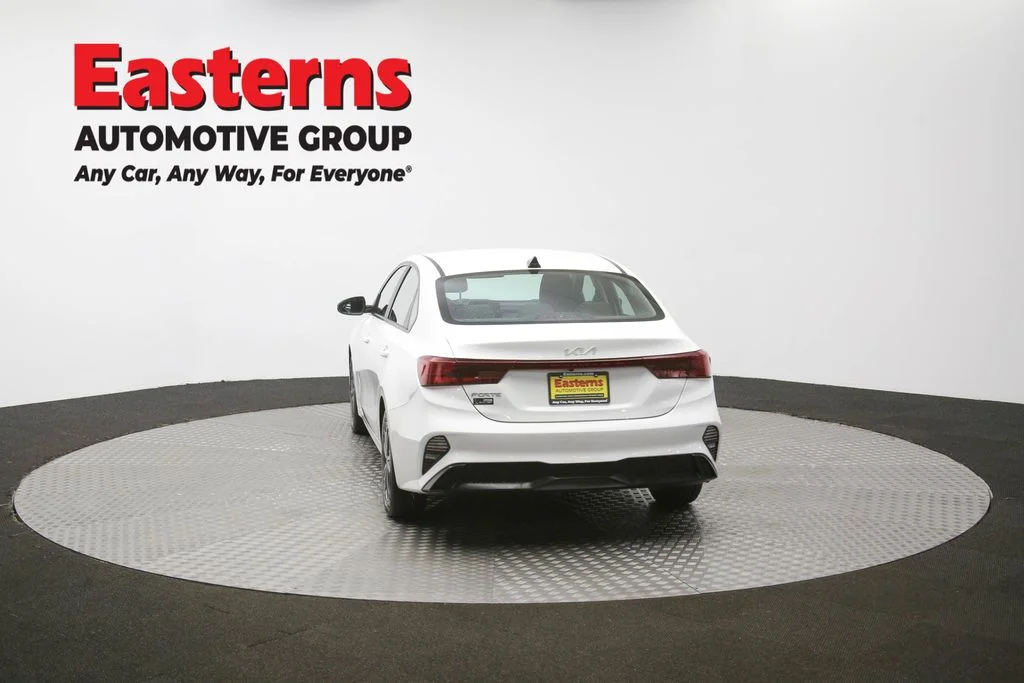 Used 2022 White Kia LXS image 61