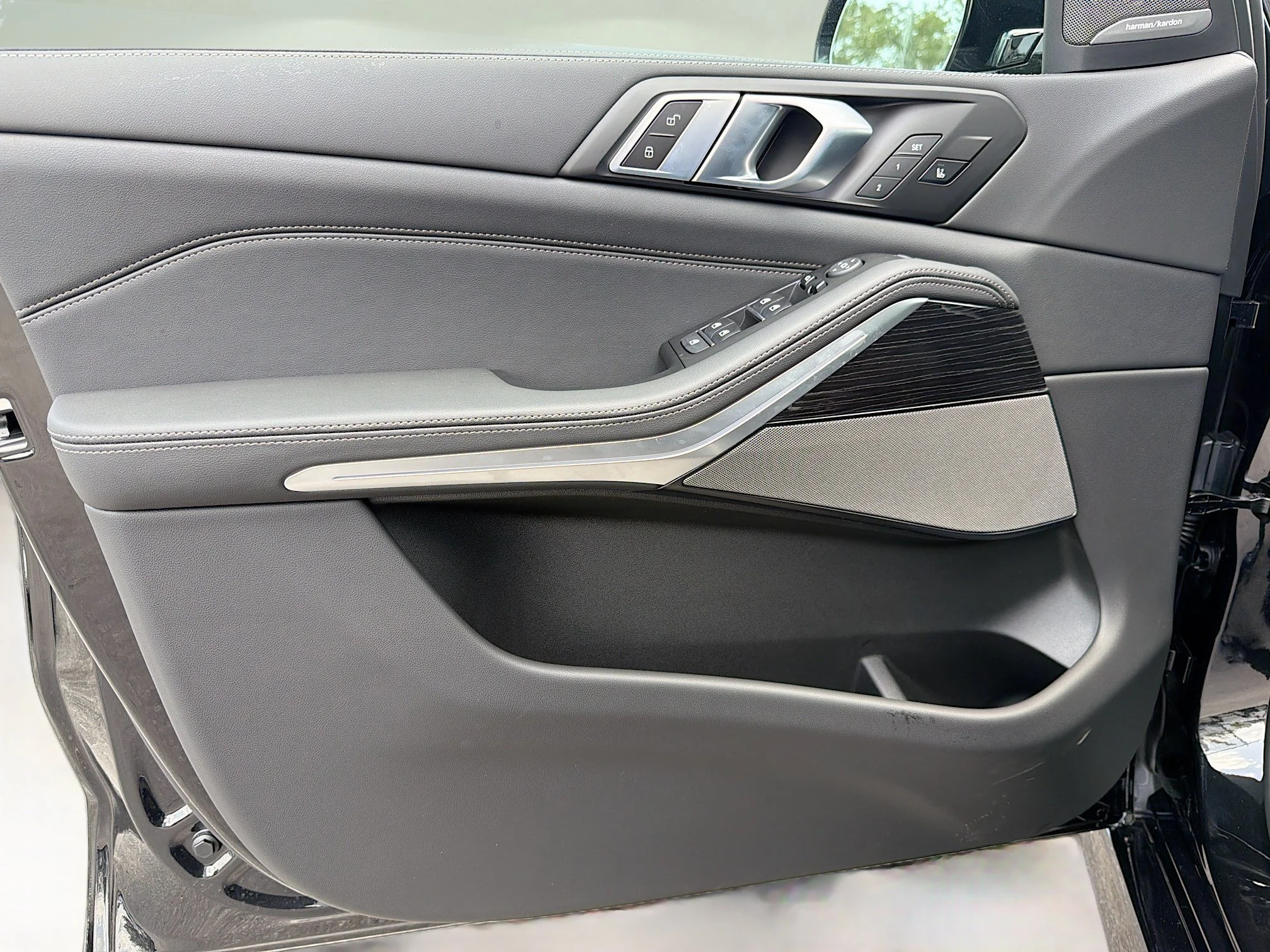 New 2026 Black Sapphire Metallic BMW xDrive40i image 22