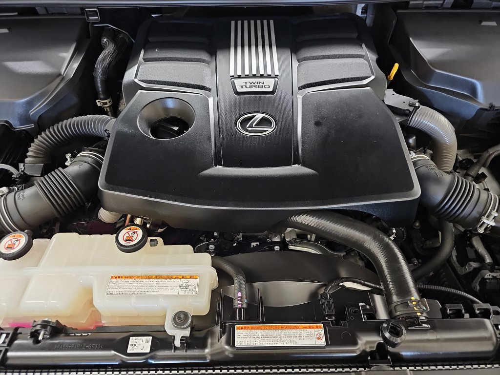 Used 2022 White Lexus 600 Premium image 34