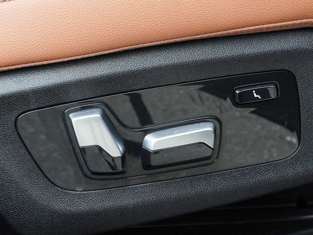Used 2022 Gray BMW xDrive40i image 34