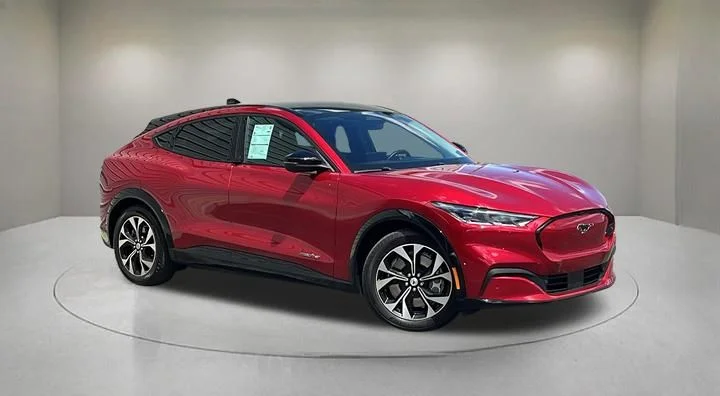 2023 Ford Mustang-Mach-e Premium's photo