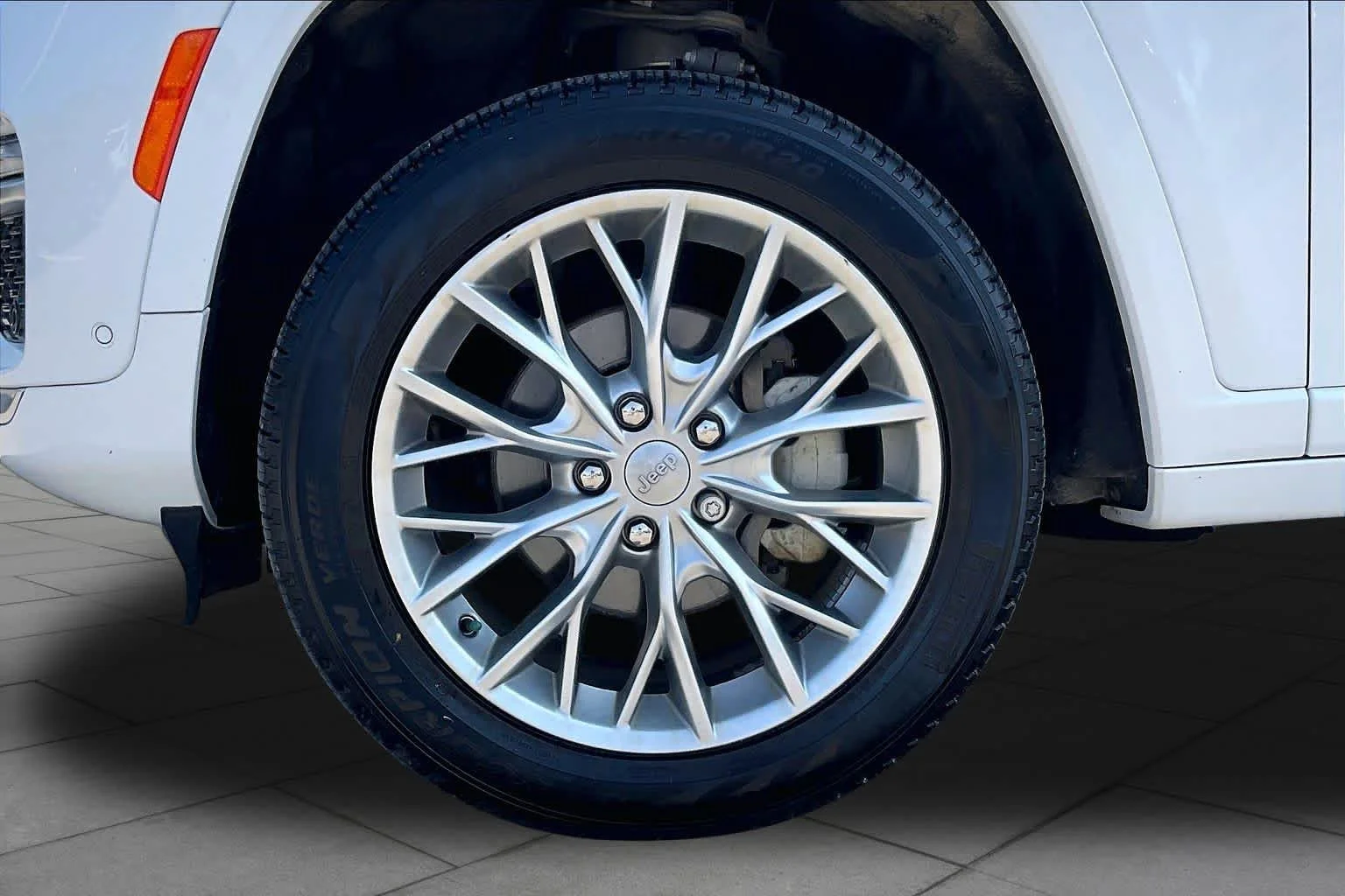 Used 2022 Bright White Clearcoat Jeep Summit image 10