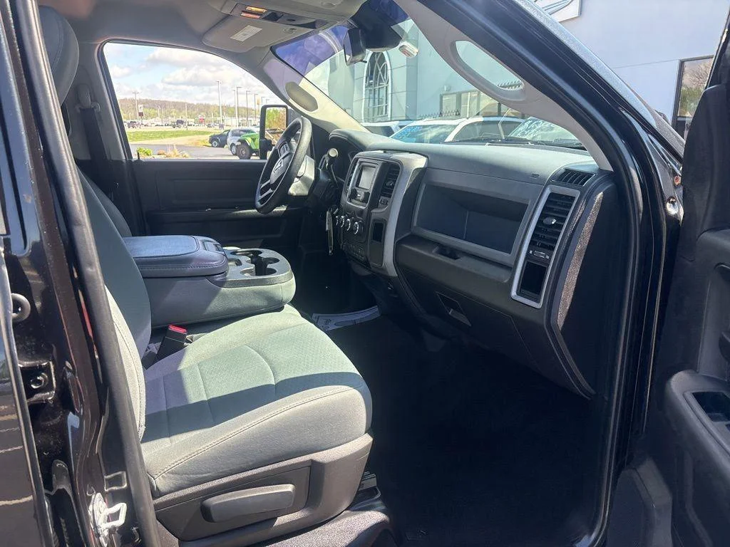 Used 2016 Brilliant Black Crystal Pearlcoat Ram Tradesman image 13