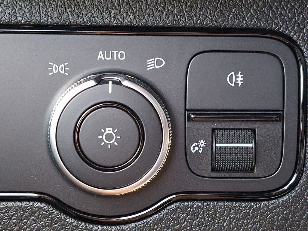 New 2026 Arctic White Mercedes-Benz Cargo 144 WB image 43