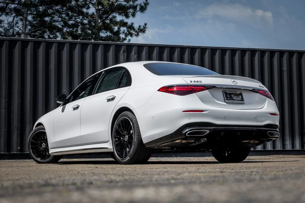 New 2026 MANUFAKTUR Moonlight White Metallic Mercedes-Benz S 580 image 38