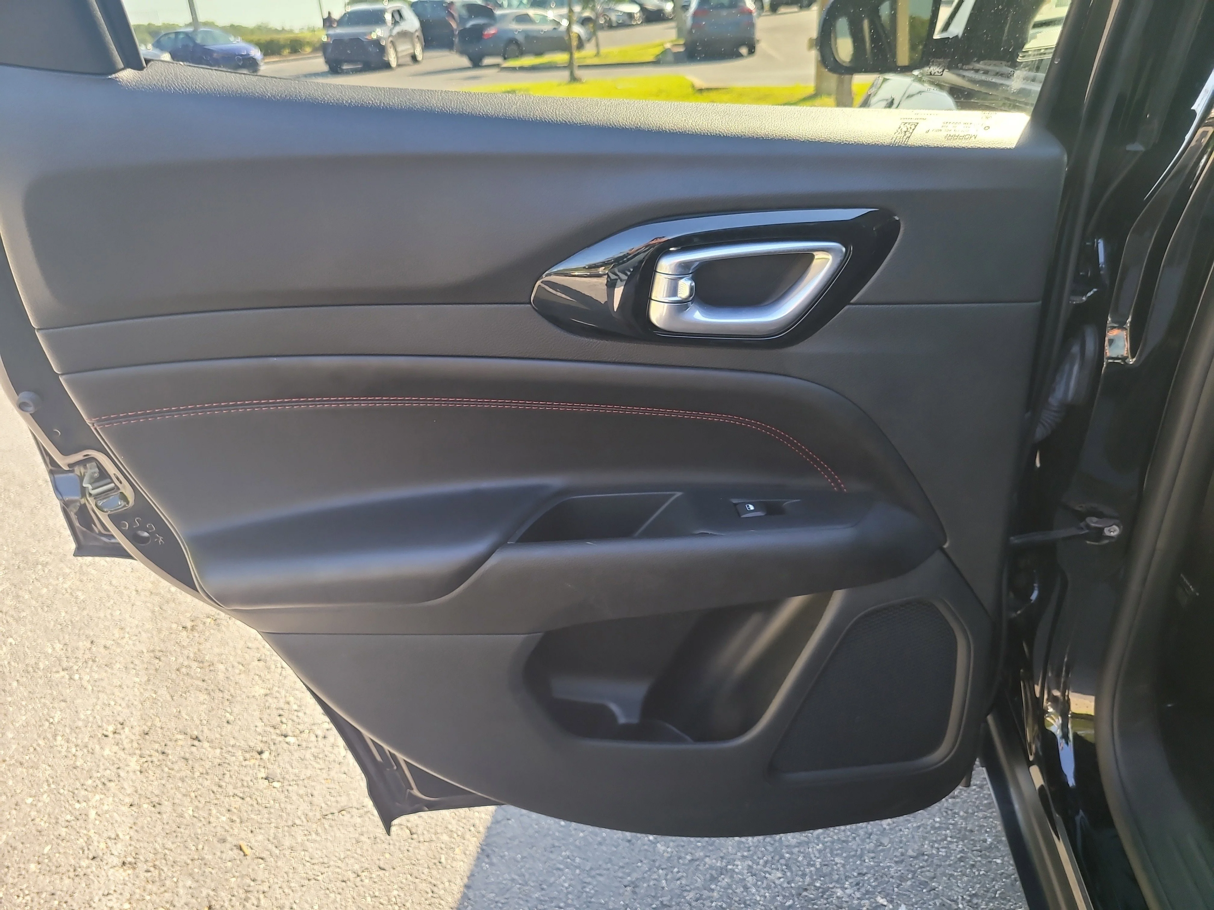 Used 2022 Diamond Black Crystal Pearlcoat Jeep Trailhawk image 12