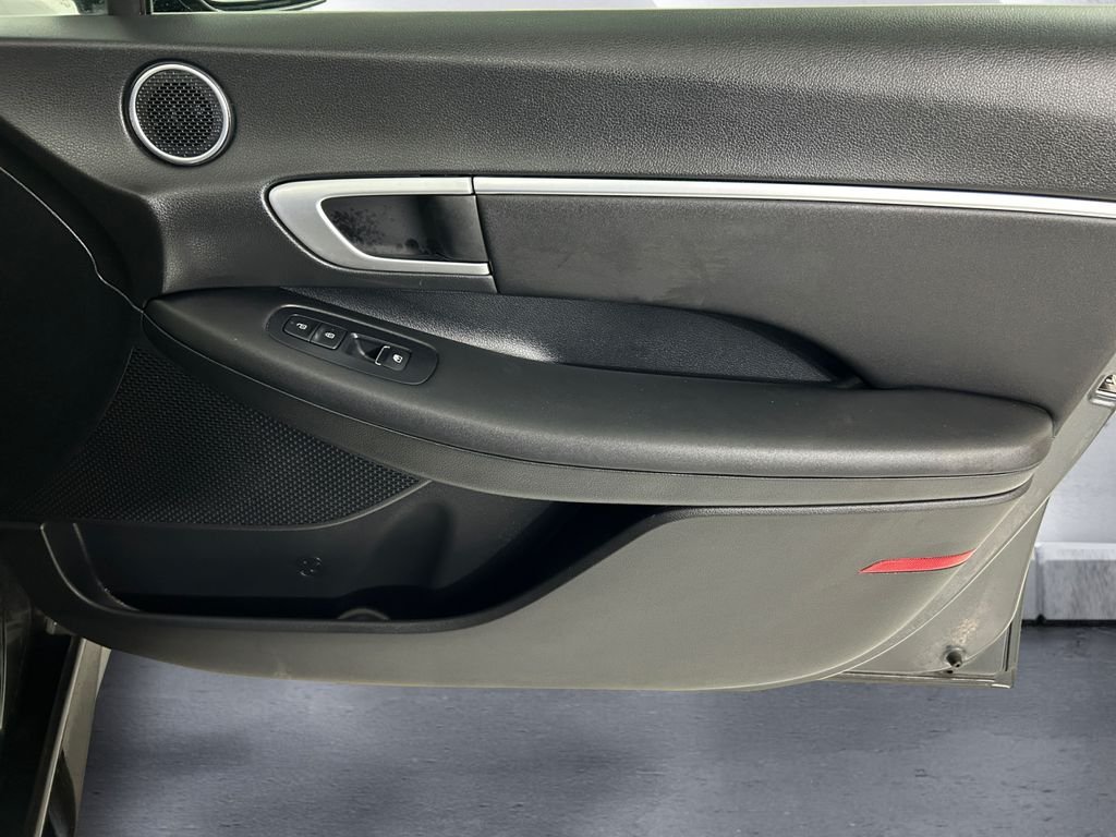 Used 2025 Gray Hyundai SEL image 15