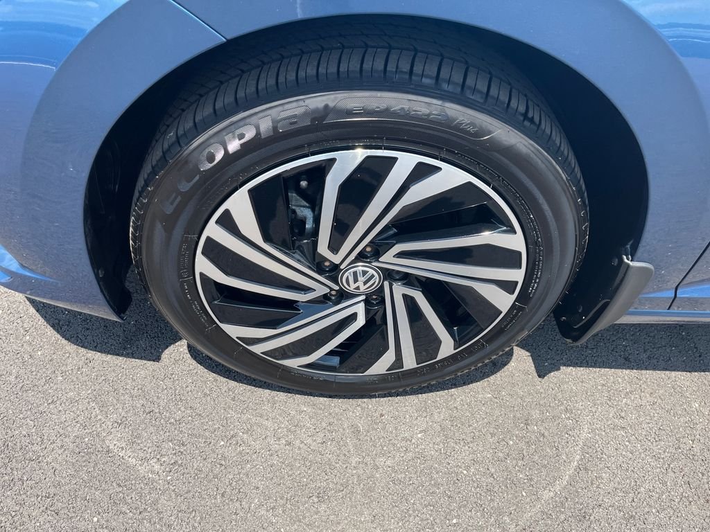 Used 2021 Blue Volkswagen SEL Premium image 9