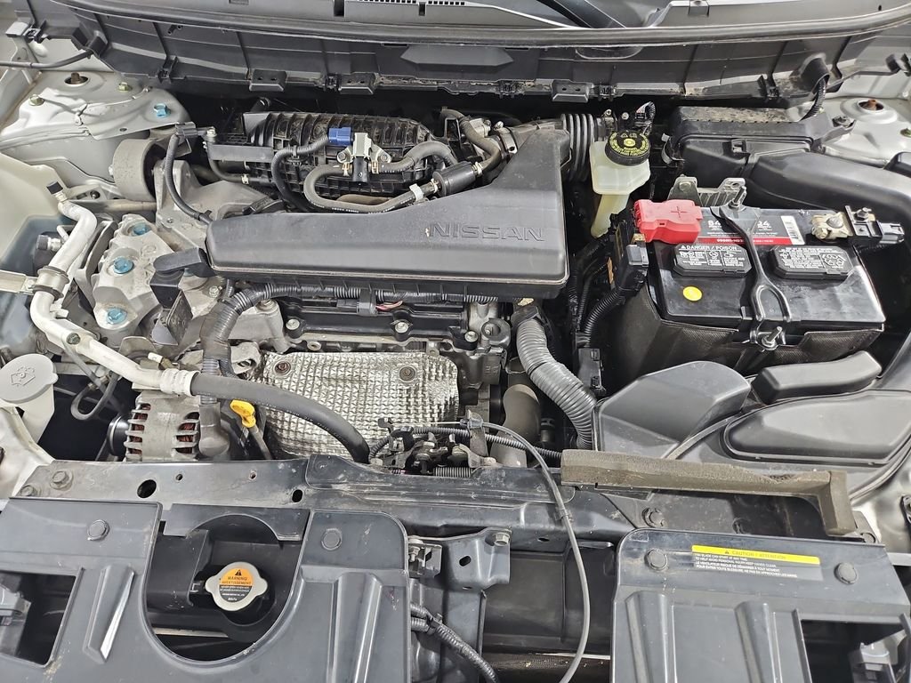 Used 2018 Silver Nissan SL image 22