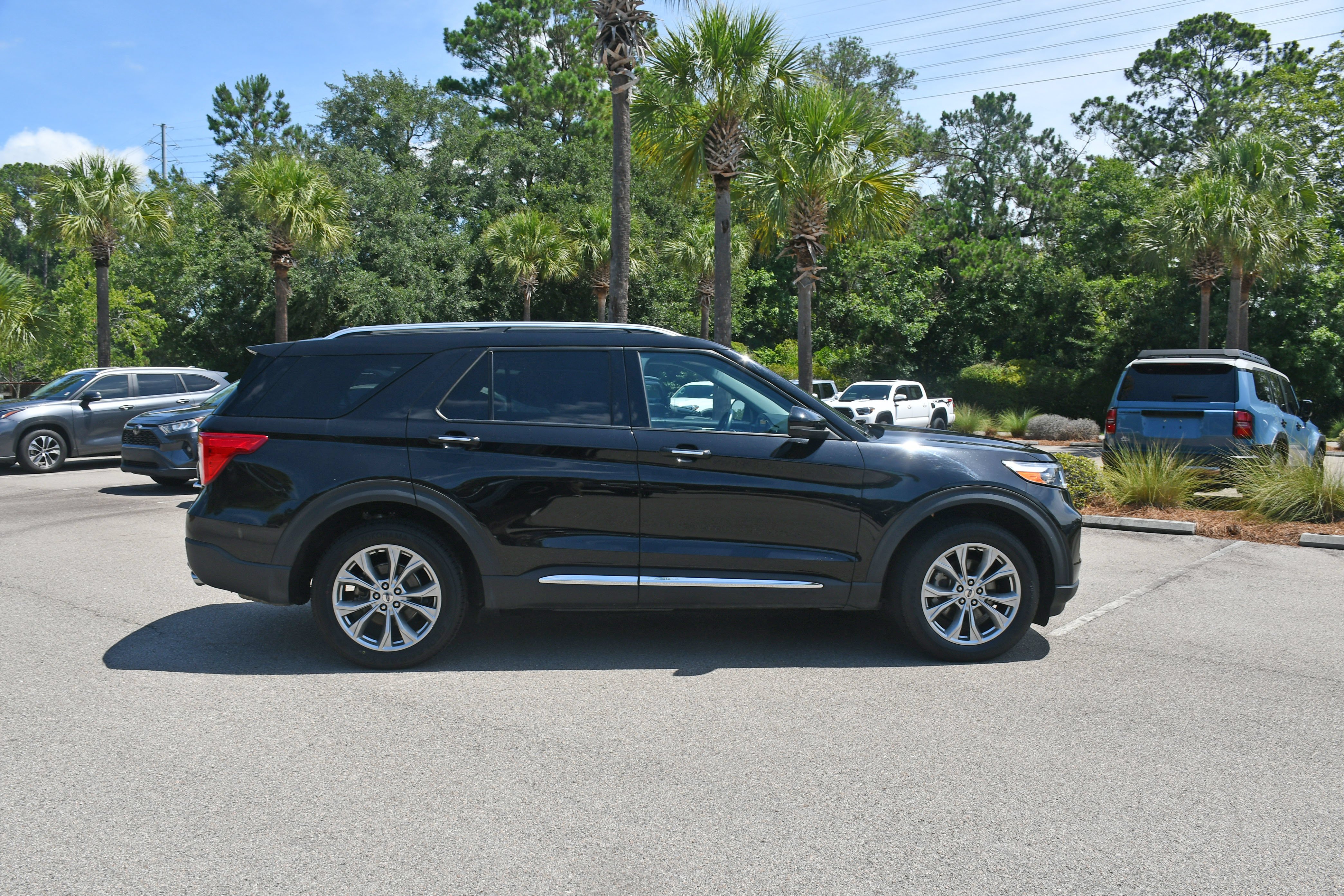 Used 2023 Black Ford Limited image 2