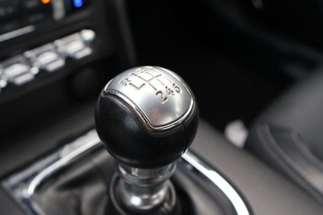Used 2015  Ford GT Premium image 16