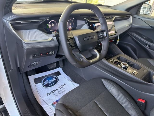 New 2026 Bright White Clear-Coat Exterior Paint Jeep Laredo image 17