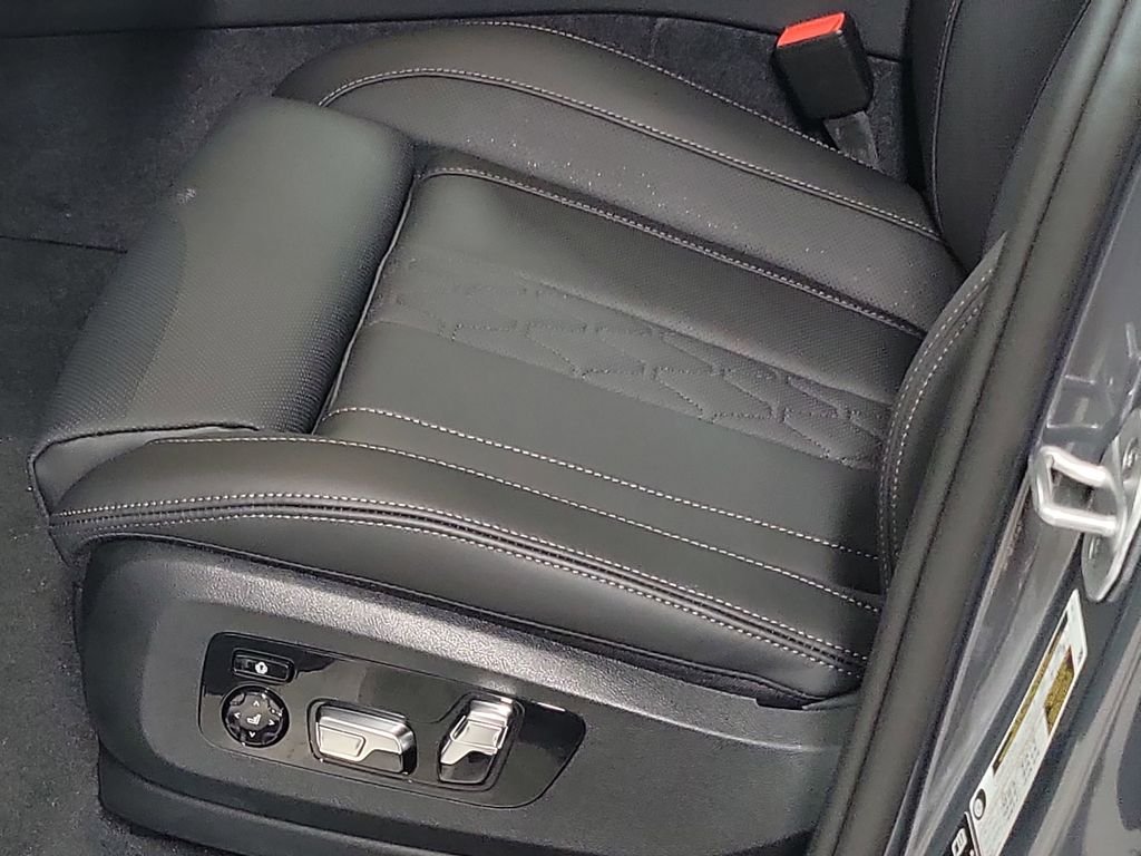 New 2026 Dravit Grey Metallic BMW M60i image 15