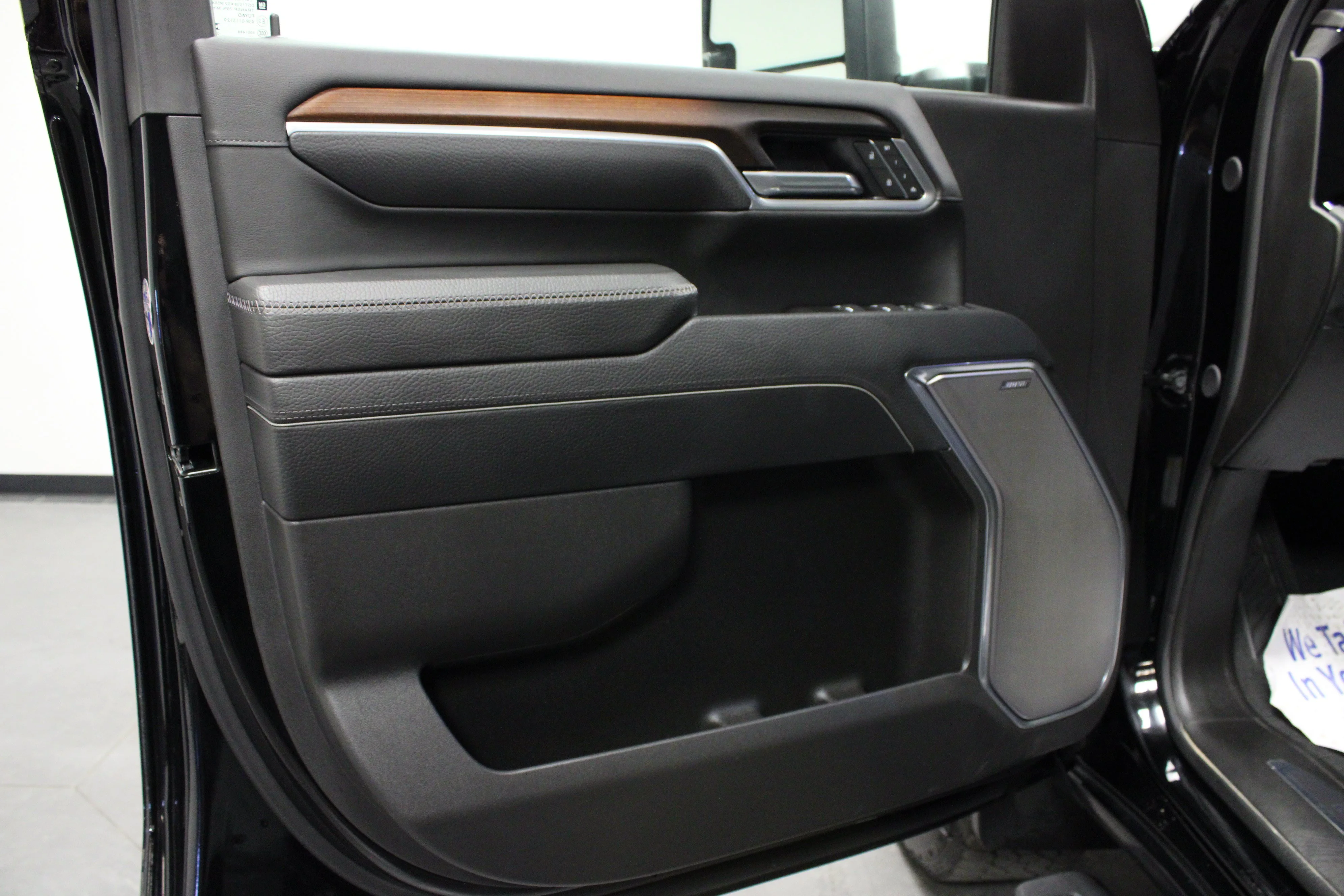 Used 2025 Black GMC Denali image 11