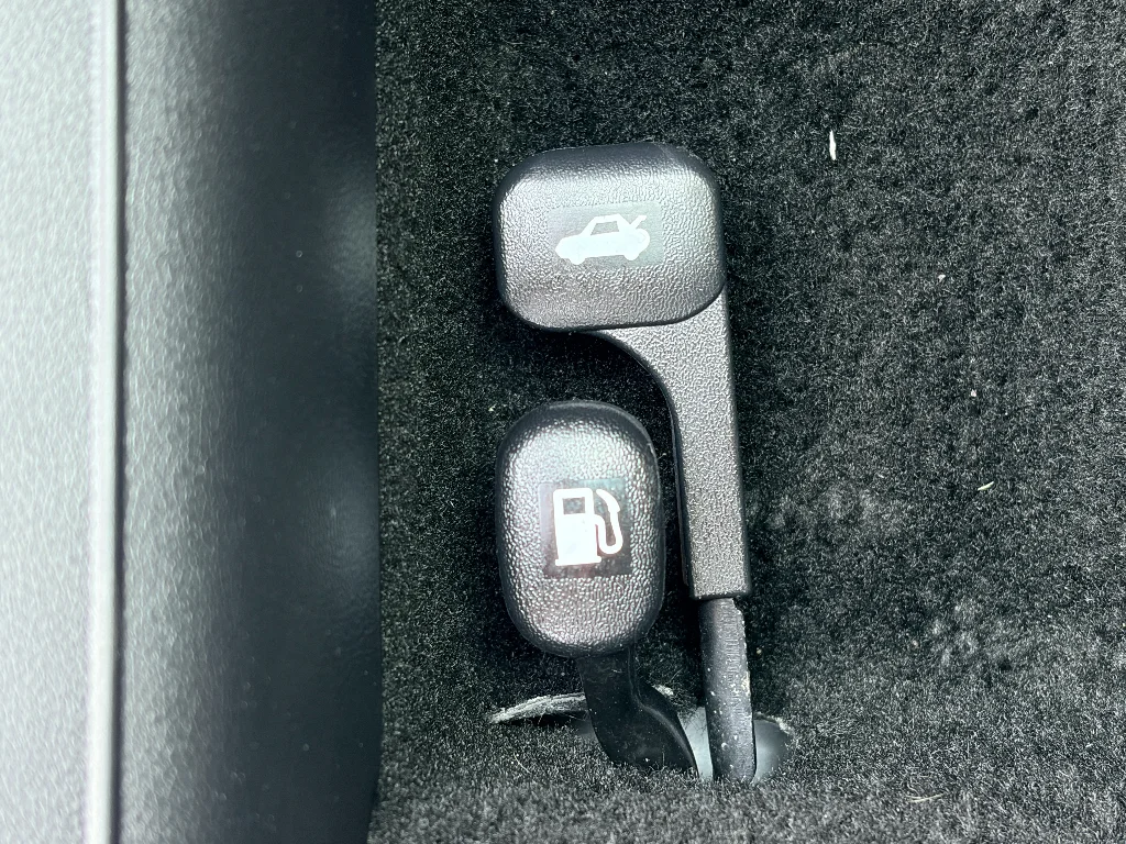 Used 2025 Serenity White Hyundai SEL Sport image 28