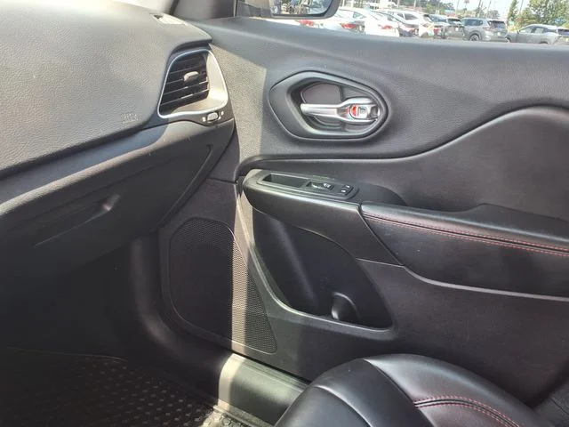 Used 2020 Silver Jeep Trailhawk image 10