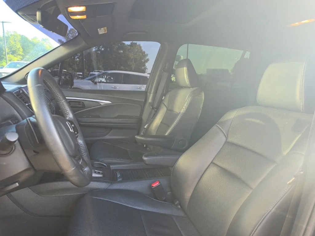 Used 2023 Black Honda EX-L image 5
