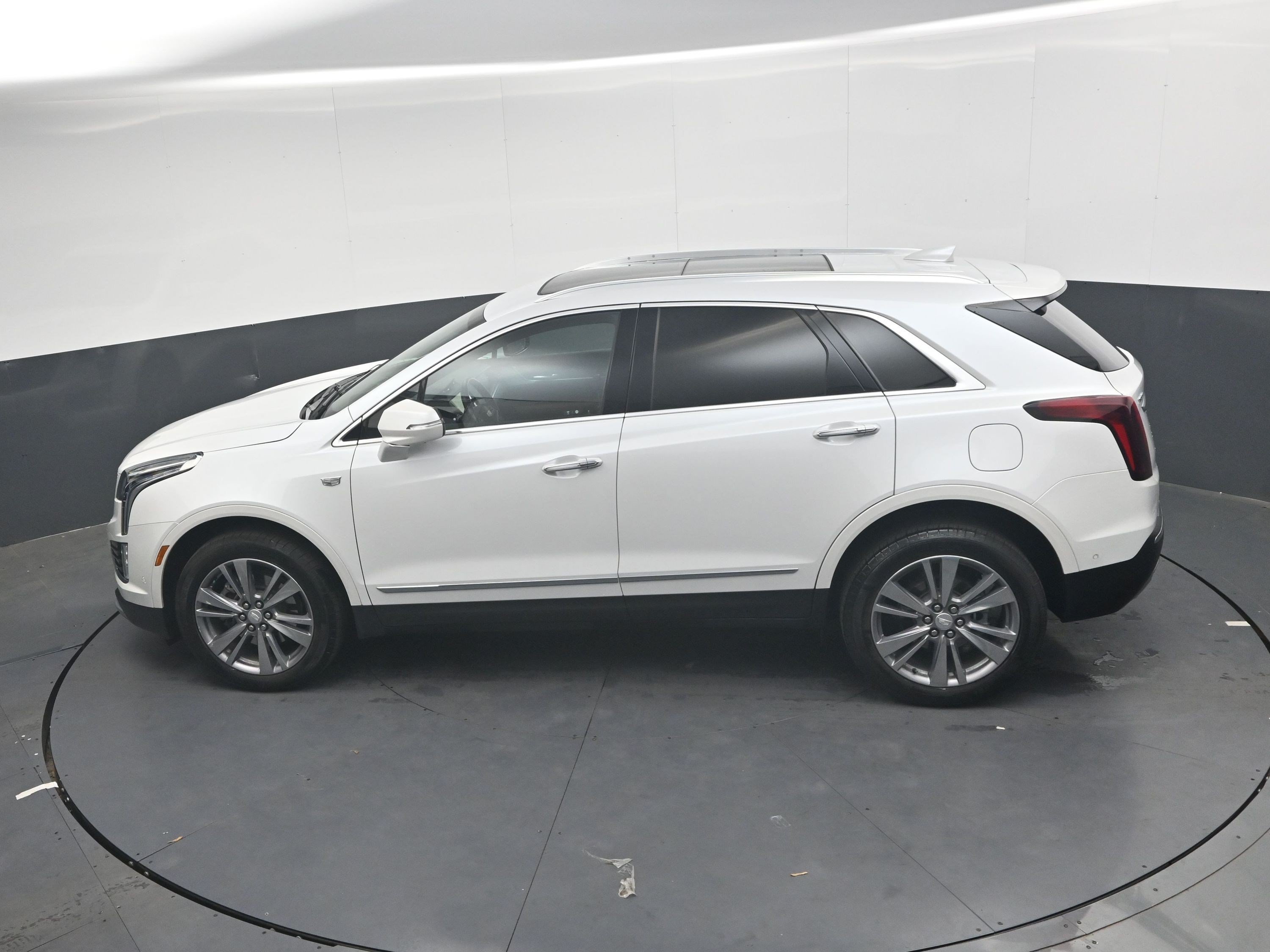 Used 2024 Crystal White Tricoat Cadillac FWD Premium Luxury image 19