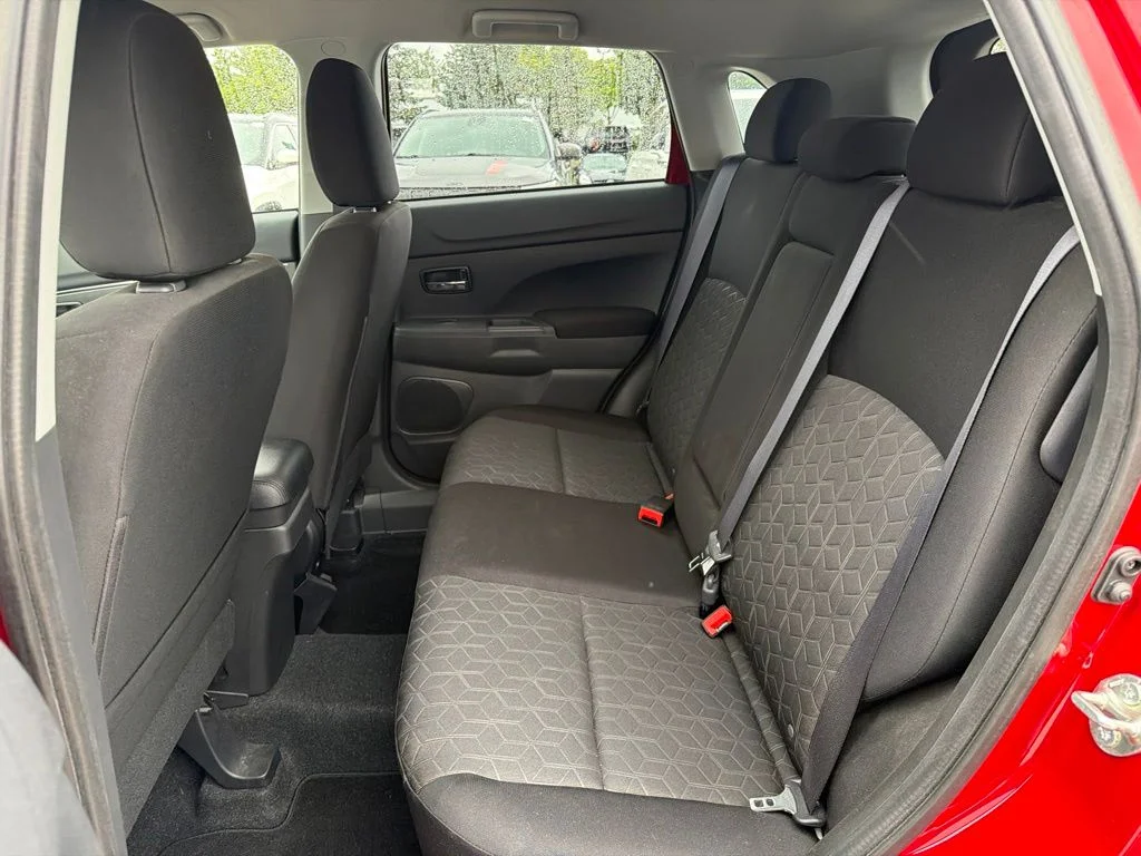 Used 2021  Mitsubishi 2.0 ES image 20