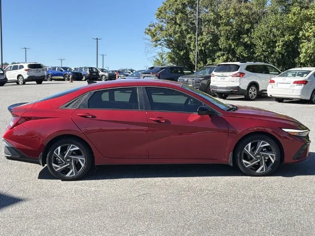 Used 2025 Red Hyundai SEL Sport image 14