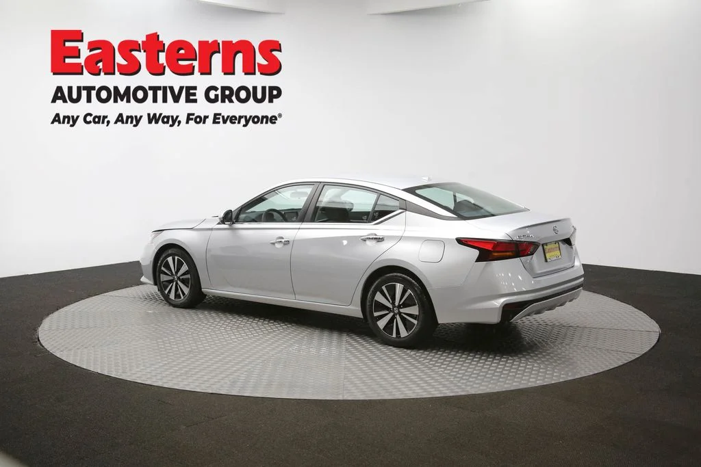 Used 2022 Silver Nissan 2.5 SV image 58