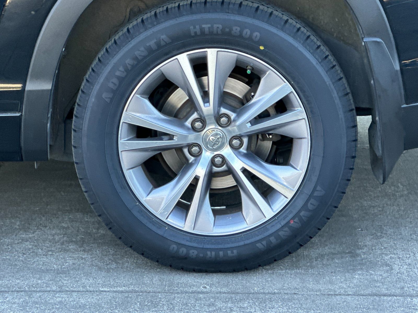 Used 2015 Attitude Black Metallic Toyota LE Plus V6 image 23