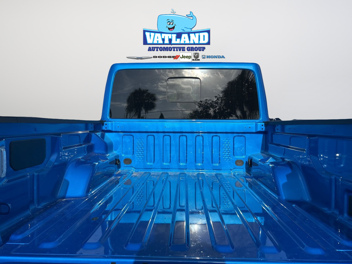 New 2026 Hydro Blue Pearl-Coat Exterior Paint Jeep Sahara image 31
