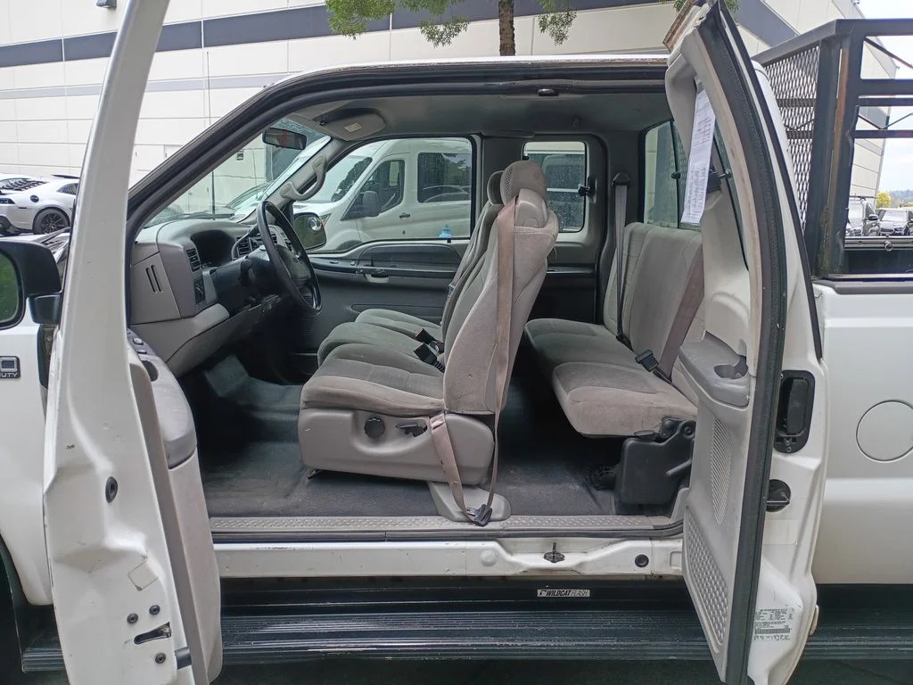 Used 2001 Oxford White Clearcoat Ford XL image 13