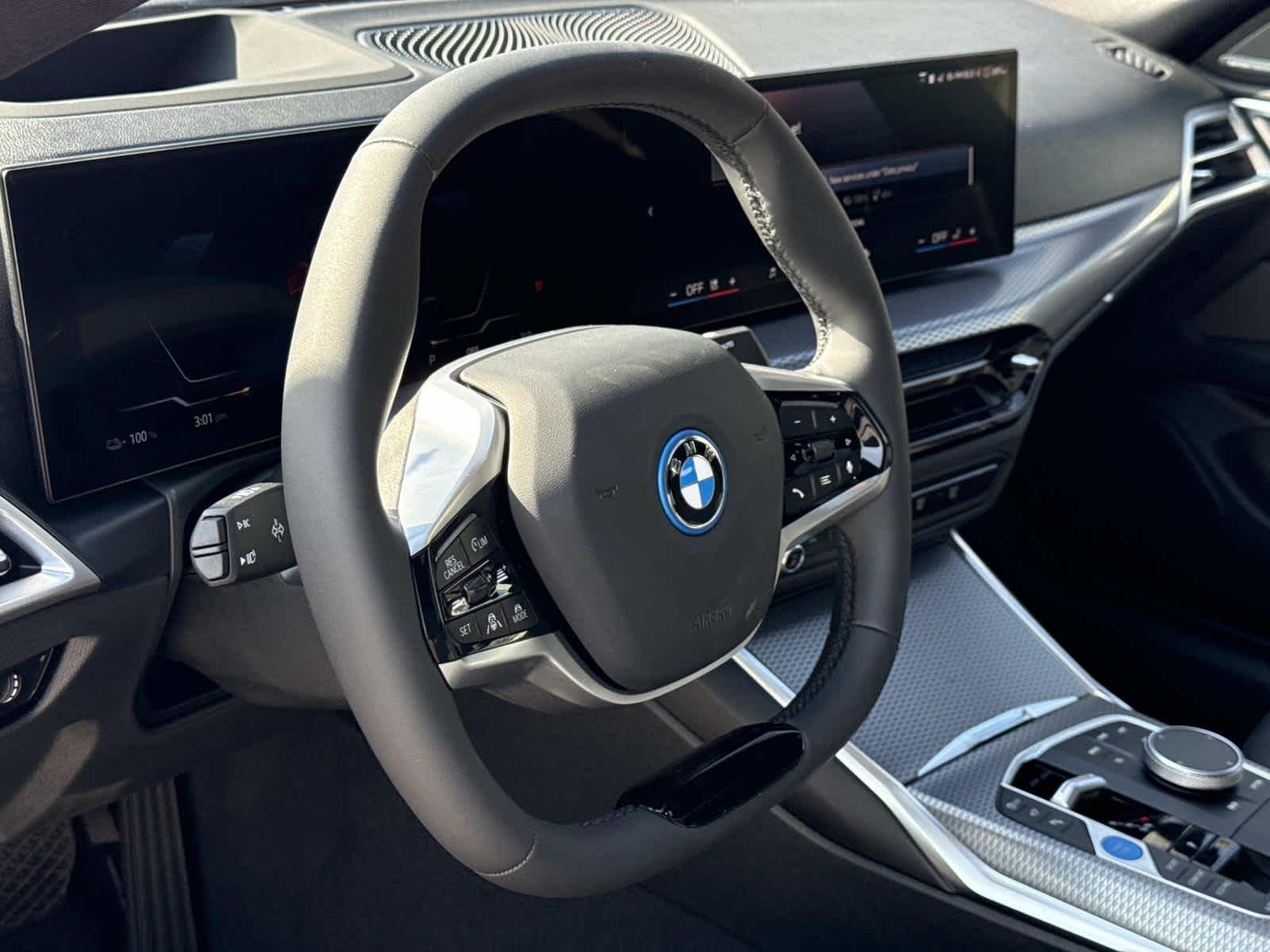 New 2026 Skyscraper Grey Metallic BMW xDrive40 image 2