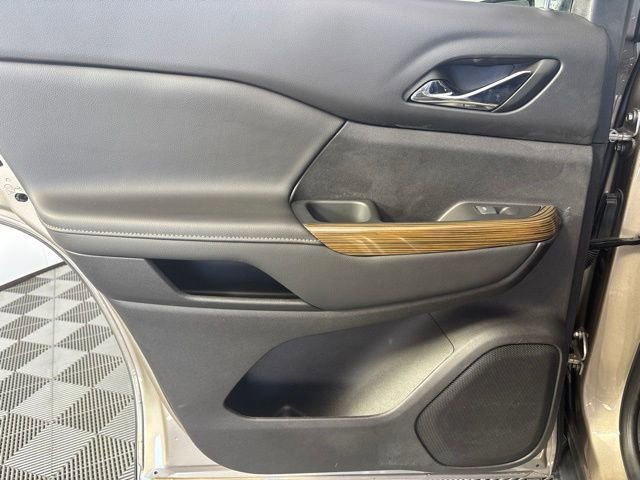 Used 2023 Light Stone Metallic GMC SLE image 26