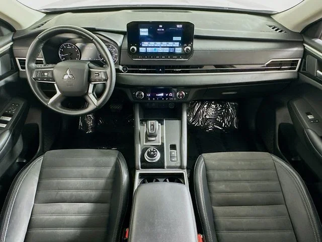 Certified Pre-Owned 2024 Mitsubishi Outlander SE