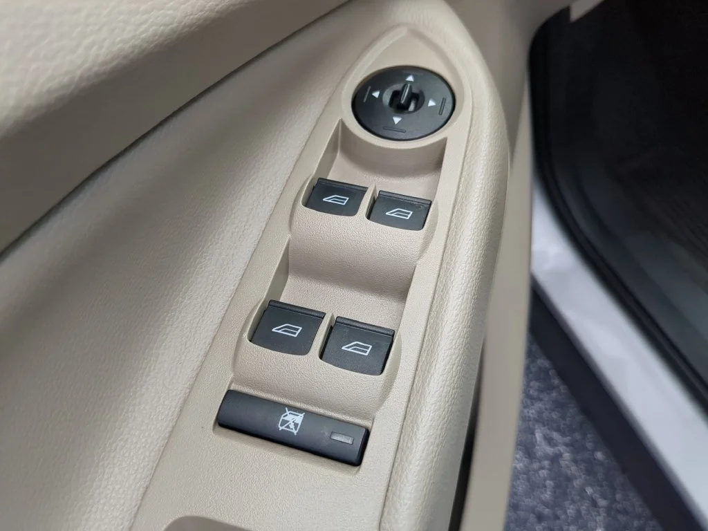Used 2018 Silver Ford SEL image 18